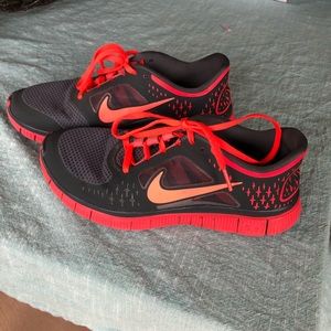 Women’s Nike Free Run 3 pink / red tennis shoes